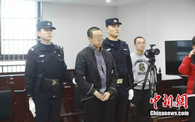 北京首例校外“咸猪手”入罪案：被告人称不知犯法